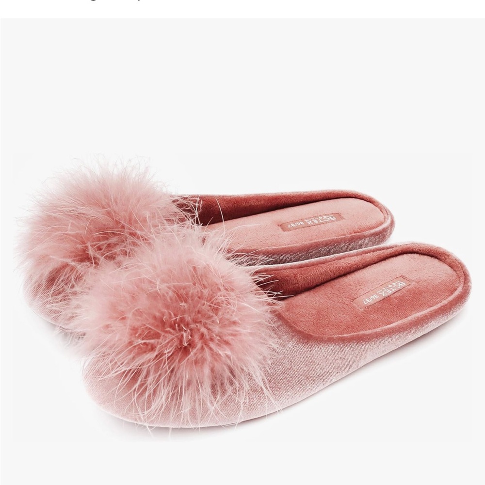 Amazon Blush Women's Slippers with Fluffy Accents